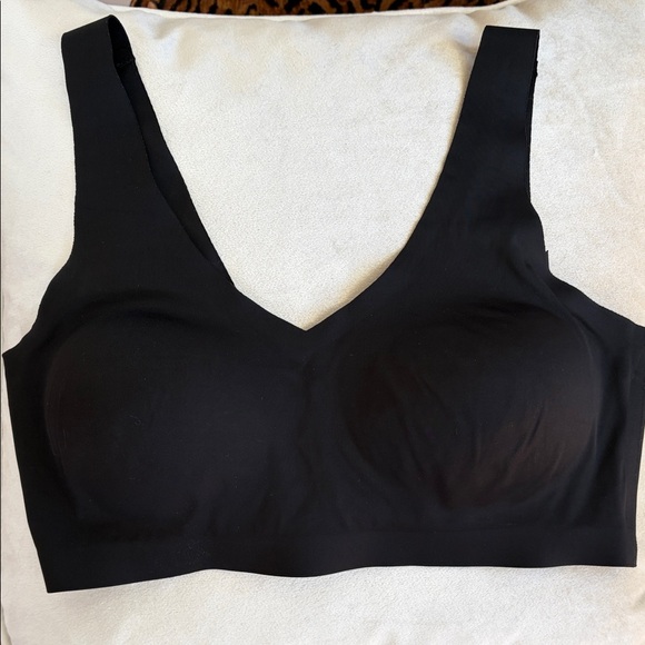 Elegant Black Seamless Bra - Picture 5 of 7